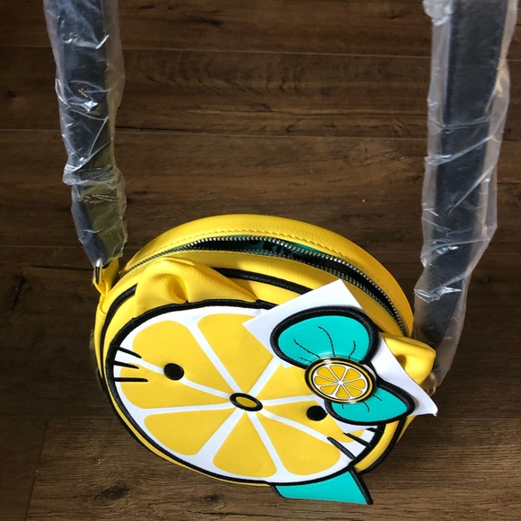 FREE SHIPPING! RARE HELLO KITTY-Loungefly (NWT) Lemon Crossbody Handbag - Picture 4 of 10